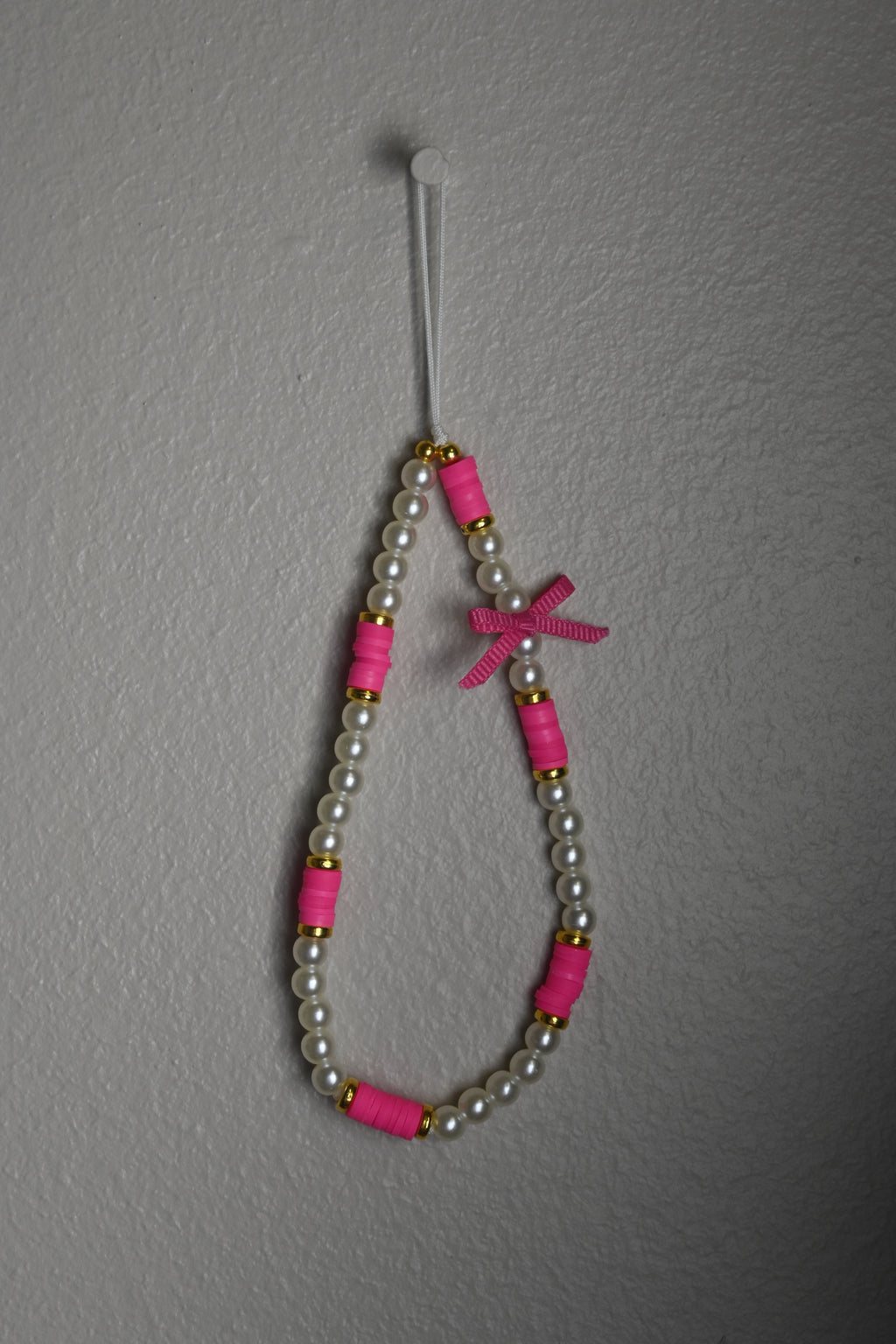 🌸 Sugar Rose Phone Charm – Pink & White Beaded Accessory