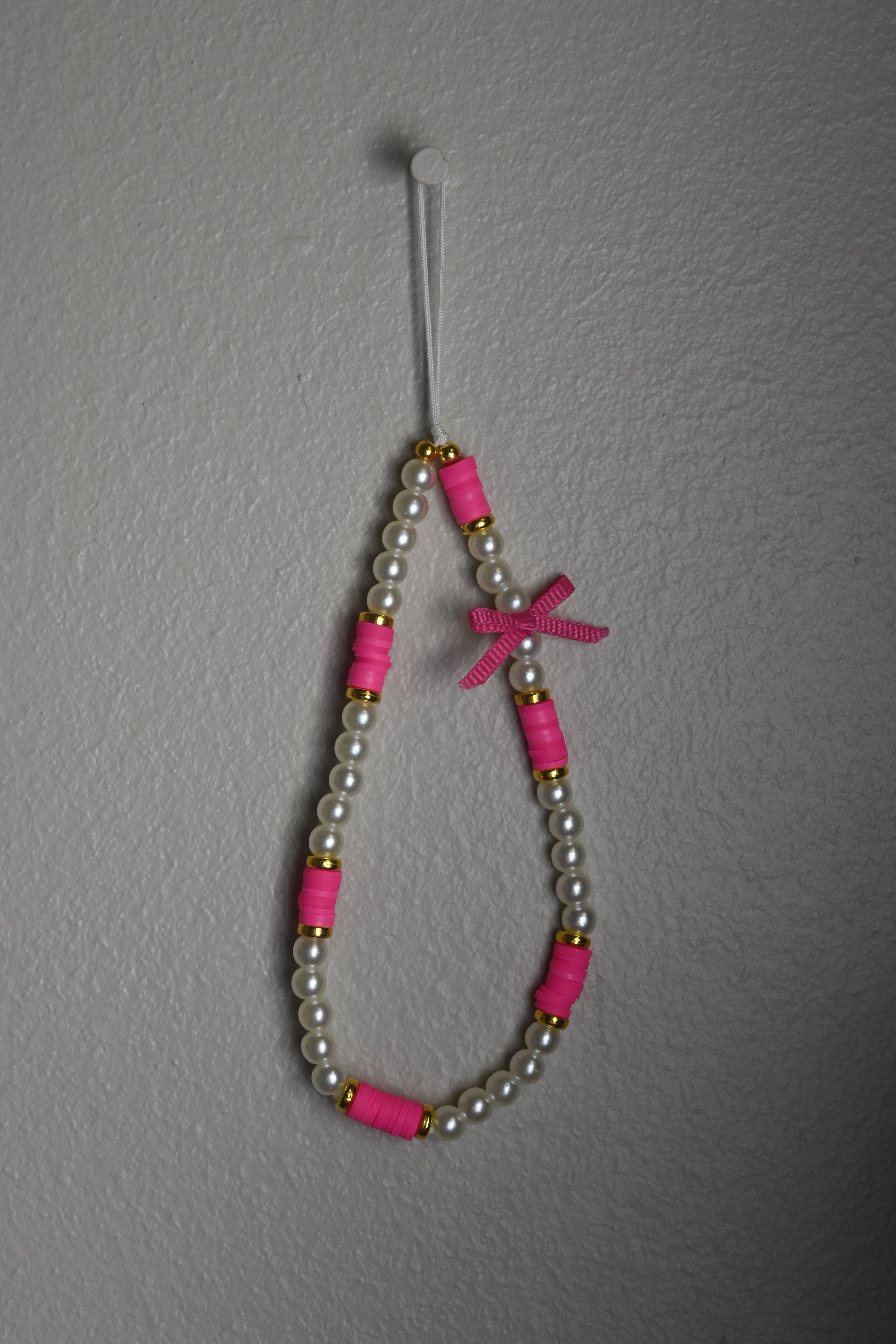 🌸 Sugar Rose Phone Charm – Pink & White Beaded Accessory