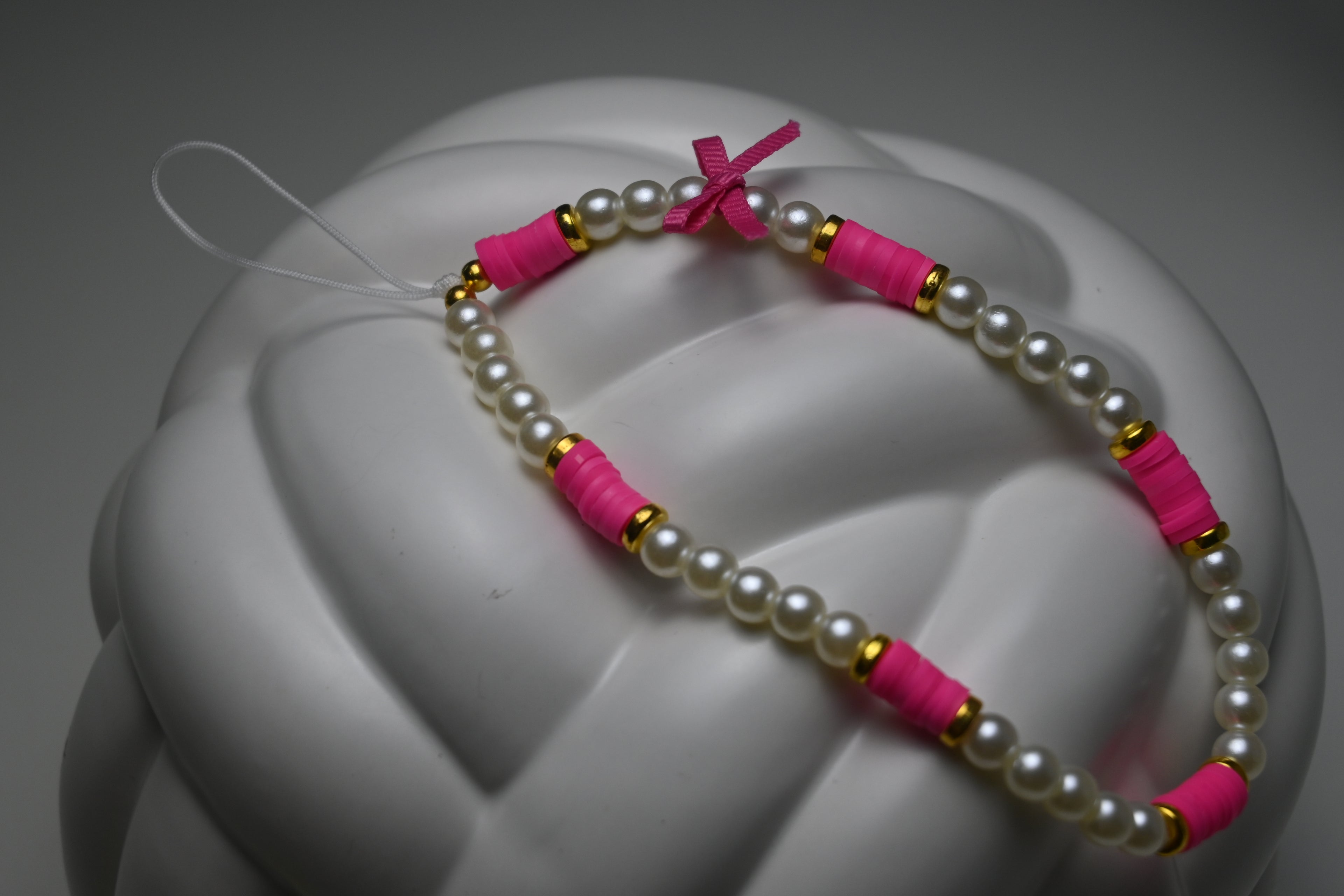 🌸 Sugar Rose Phone Charm – Pink & White Beaded Accessory